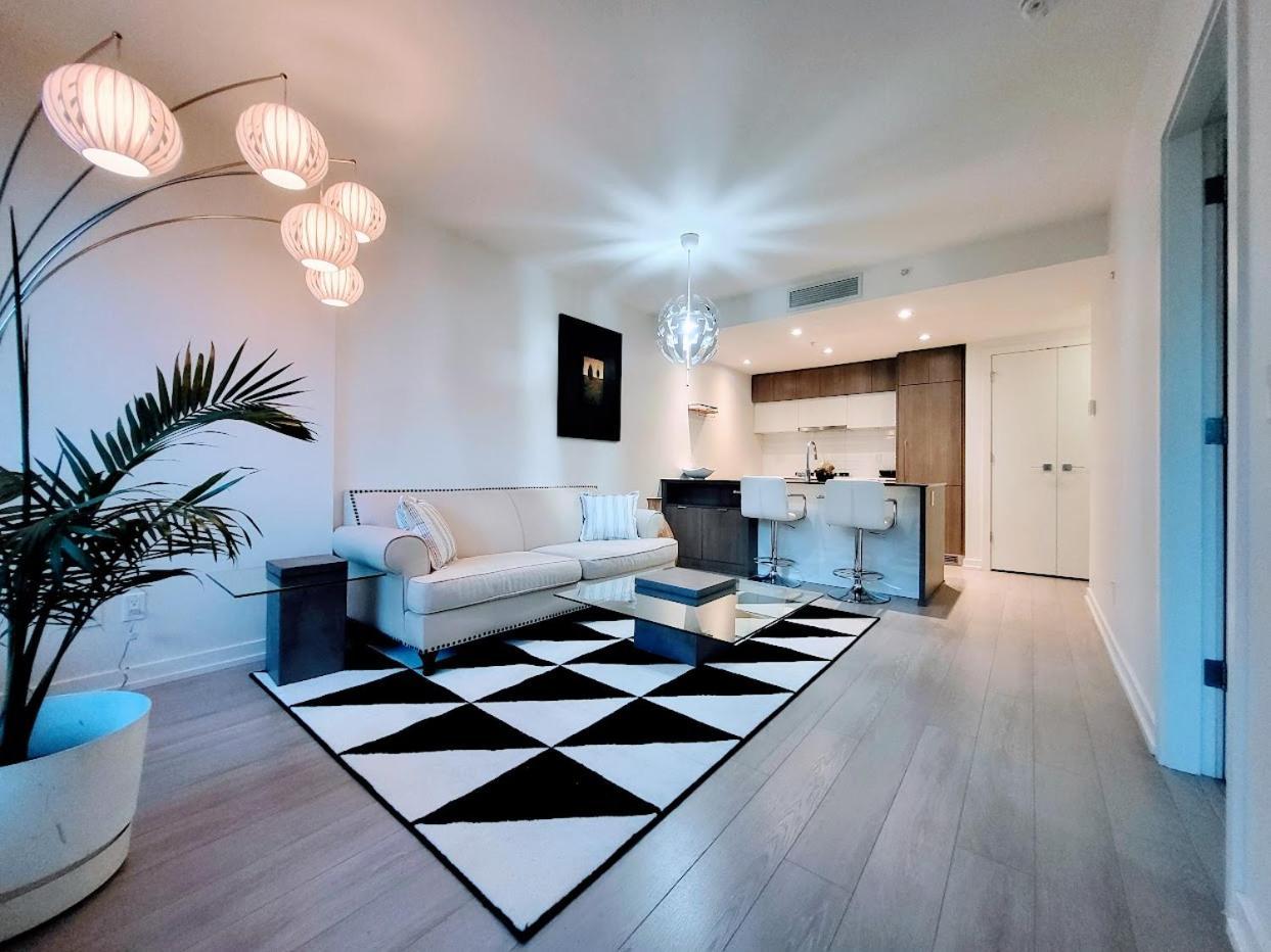 Your Perfect Escape - Modern Landmark Condo In Downtown Calgary - Free Parking- Premium Location 외부 사진