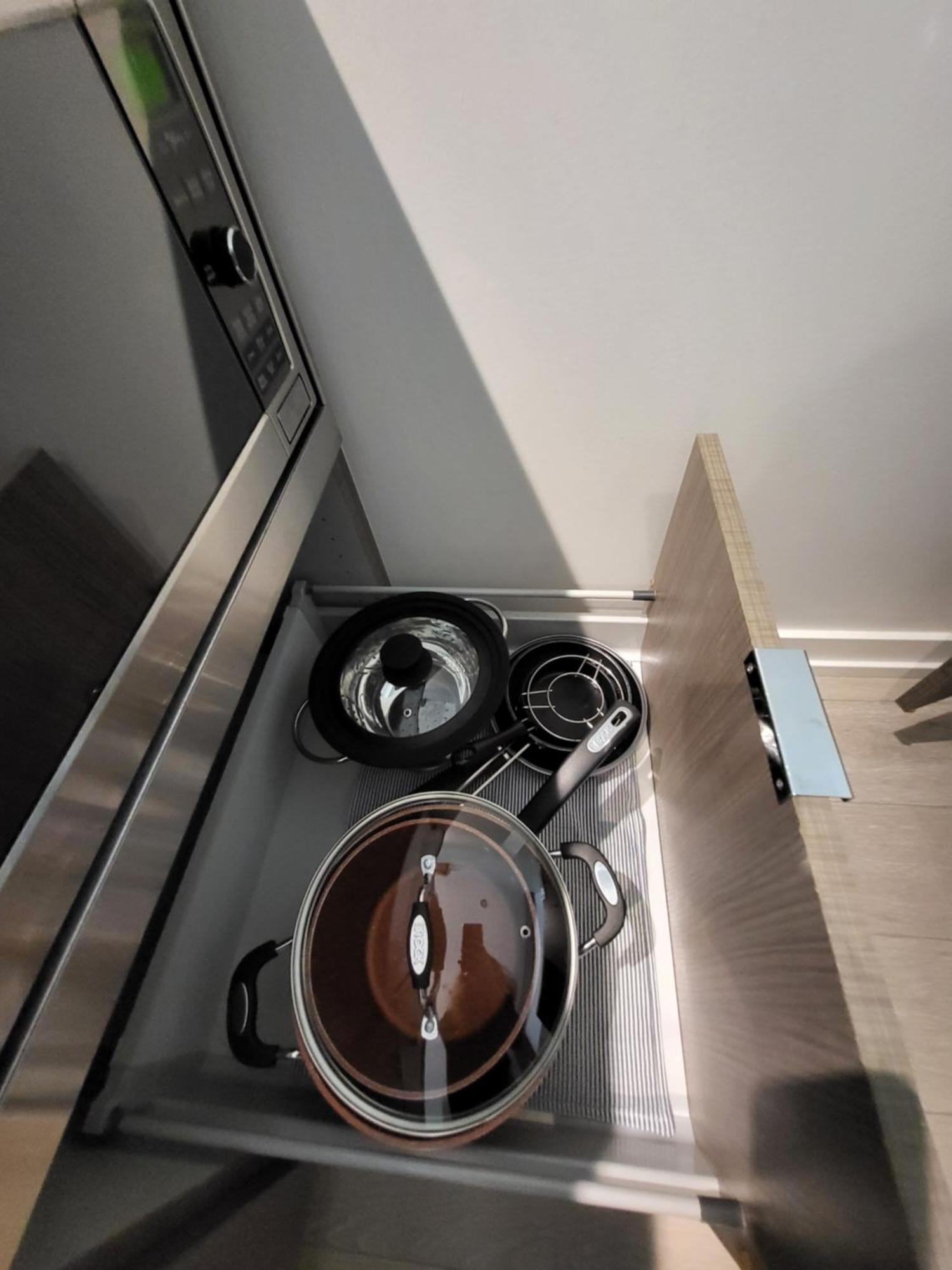 Your Perfect Escape - Modern Landmark Condo In Downtown Calgary - Free Parking- Premium Location 외부 사진