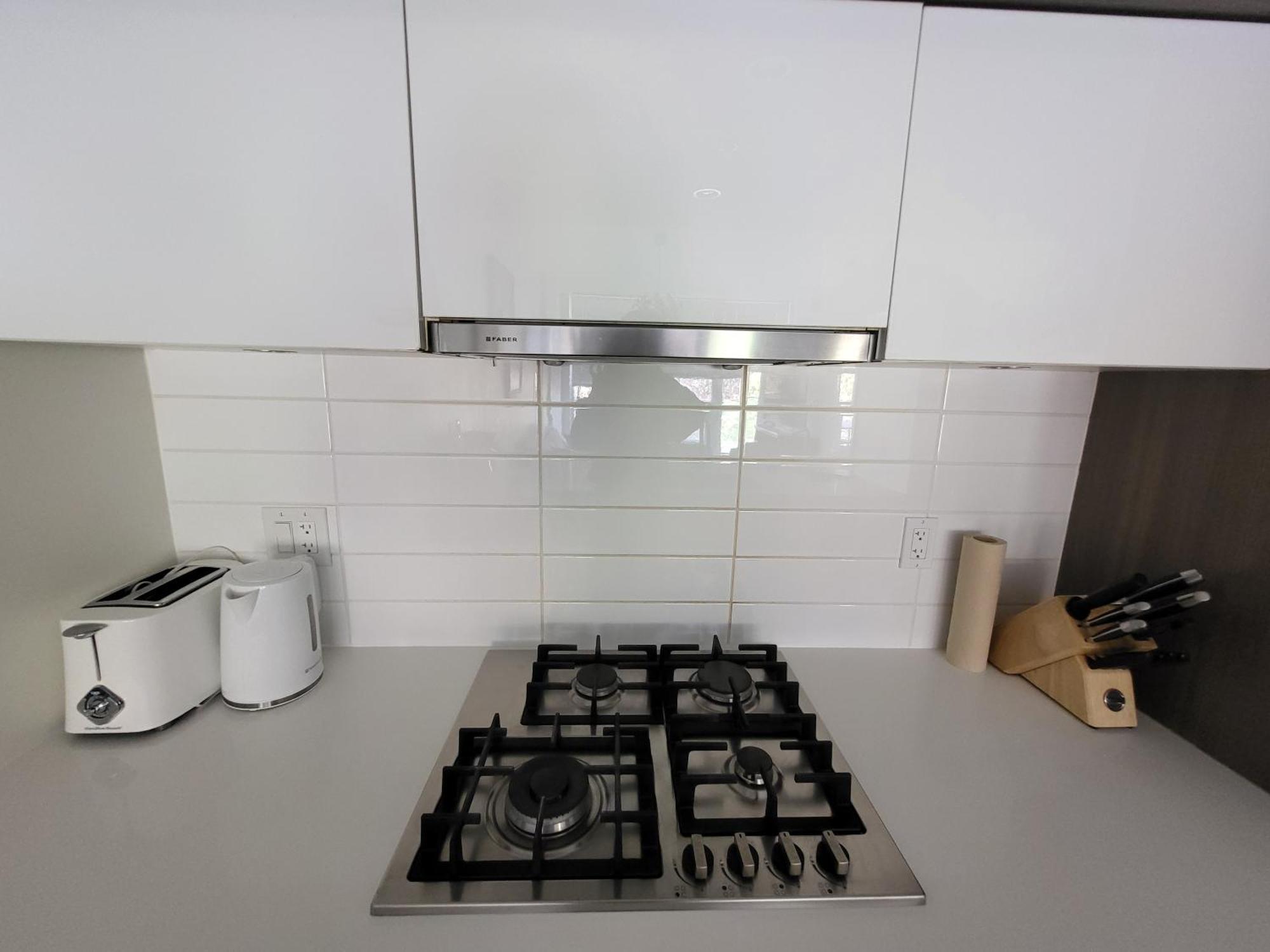 Your Perfect Escape - Modern Landmark Condo In Downtown Calgary - Free Parking- Premium Location 외부 사진